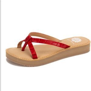 YELLOWBOX Red and Beige Aesy
Sandal Thong with Adjustable Straps Size 8 NEW